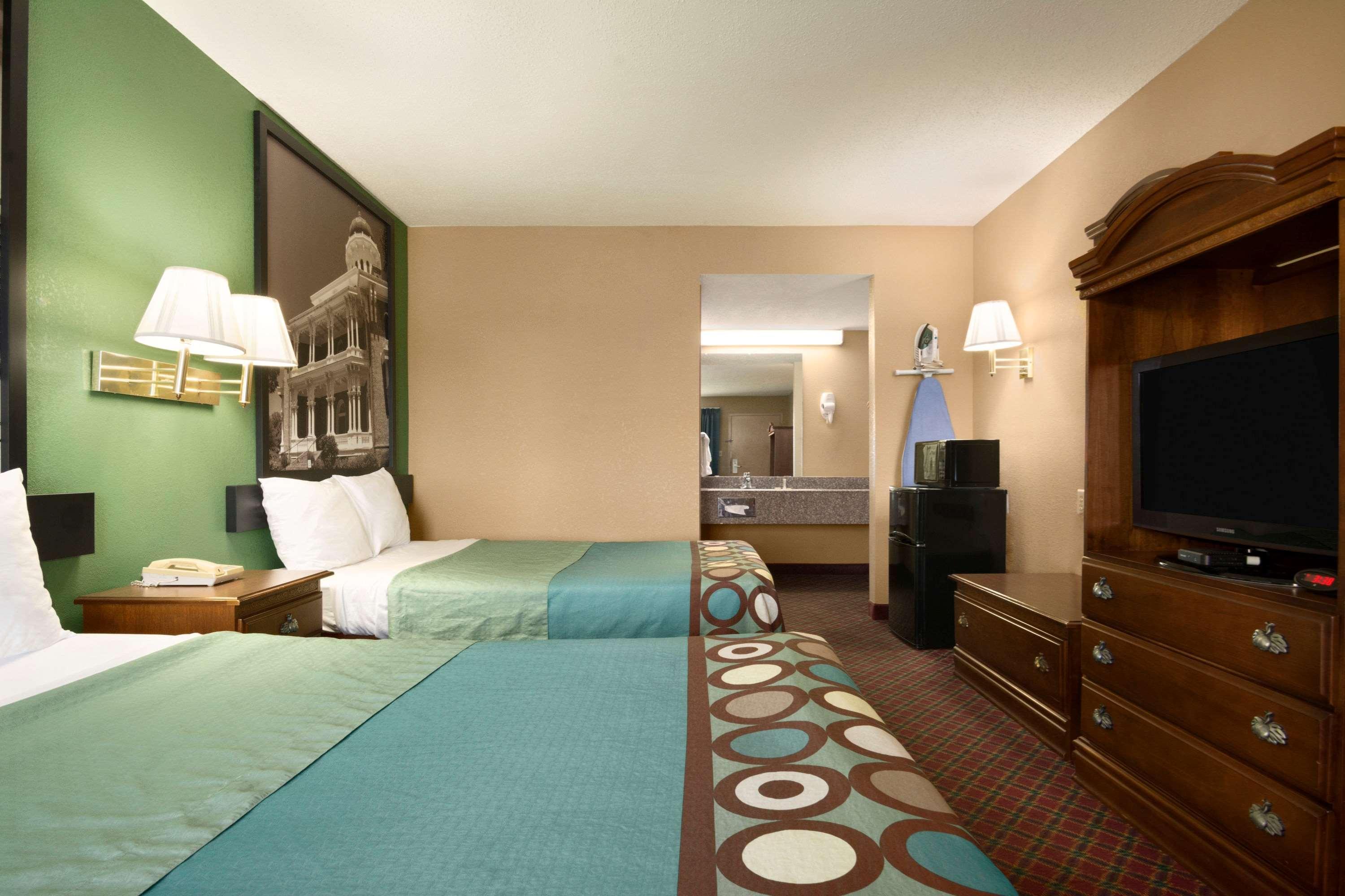 Super 8 By Wyndham Hattiesburg North מראה חיצוני תמונה