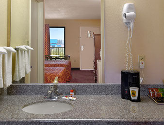 Super 8 By Wyndham Hattiesburg North מראה חיצוני תמונה