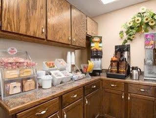 Super 8 By Wyndham Hattiesburg North מראה חיצוני תמונה